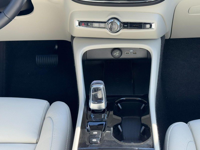 New 2026 Volvo XC40 B5 Ultra w/ Climate Package AWD/4WD image 9