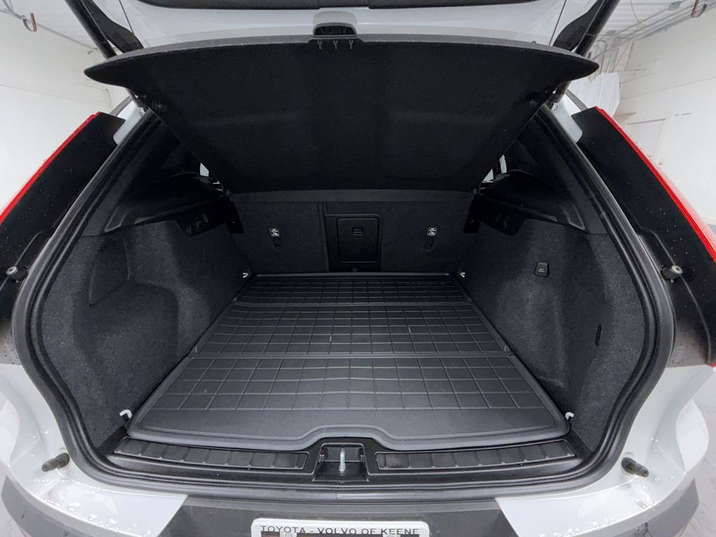 Used 2023 Volvo XC40 Recharge Ultimate image 16