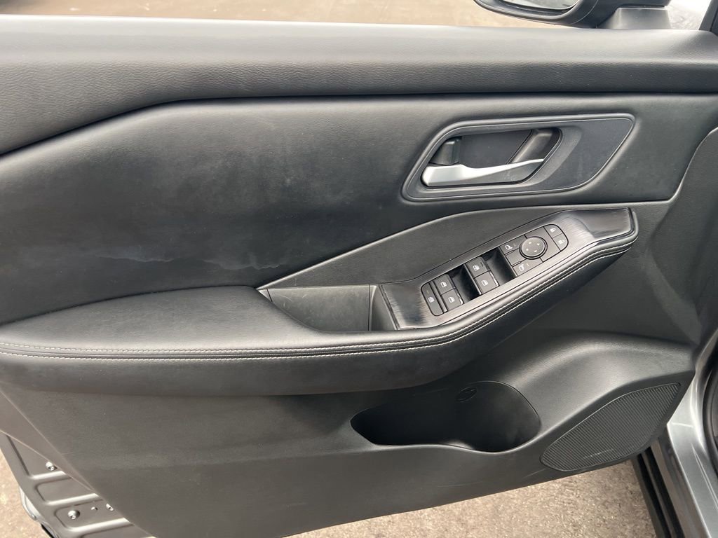 Certified 2024 Nissan Rogue SV image 7