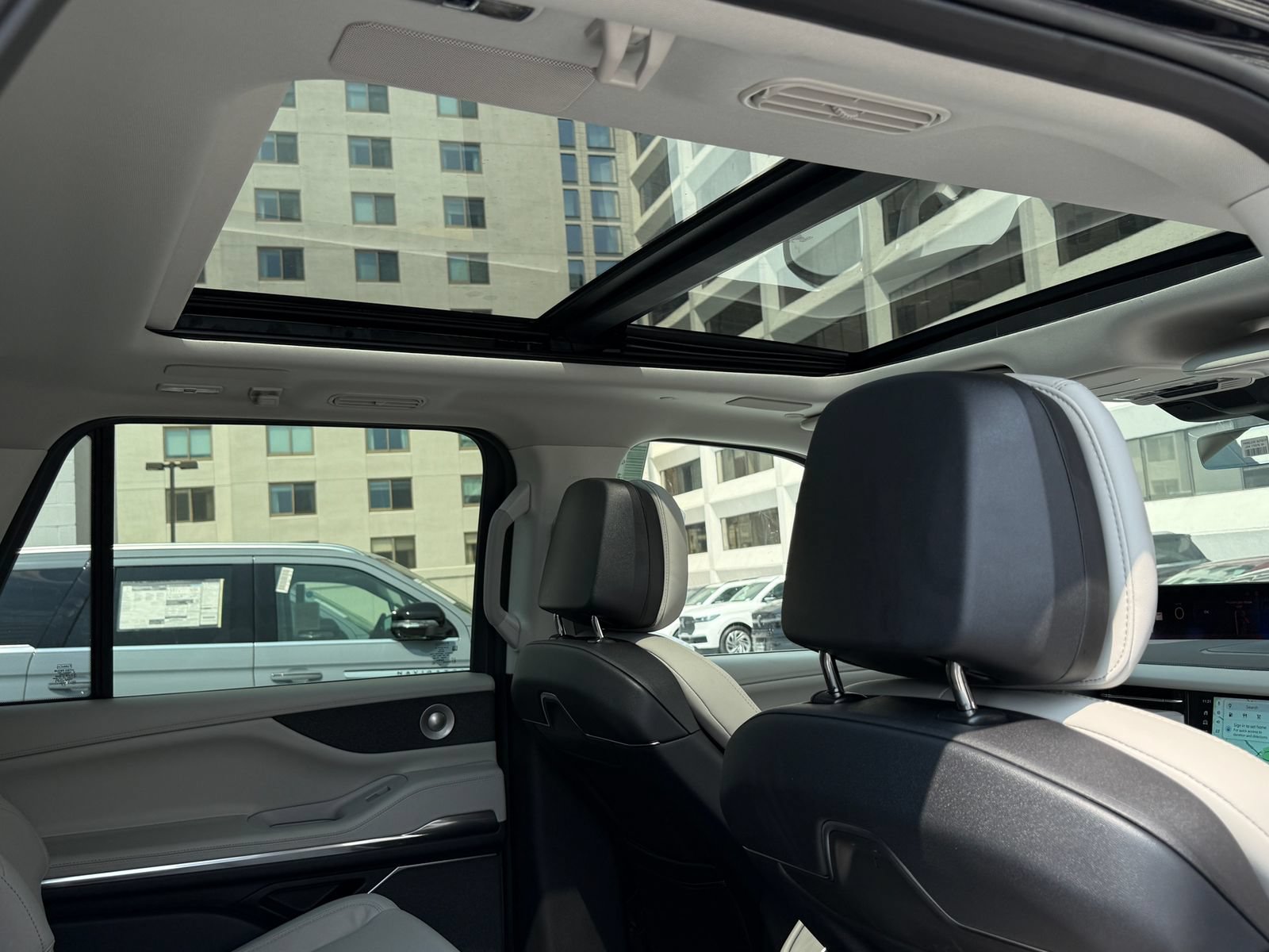 New 2026 Lincoln Navigator L Reserve AWD/4WD image 9