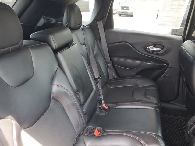 Used 2021 Jeep Cherokee Trailhawk AWD/4WD image 25