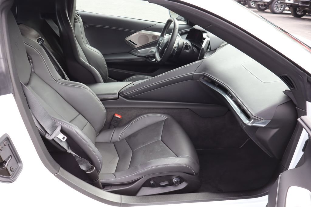 Used 2024 Chevrolet Corvette Stingray Preferred Cpe w/ Z51 Performance Package RWD image 30