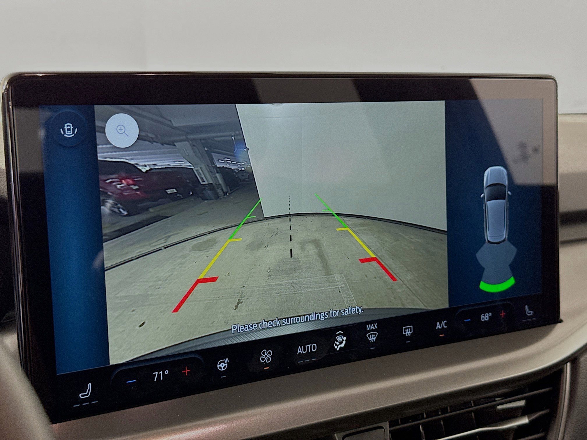 Used 2025 Ford Escape SE w/ Class II Trailer Tow Package image 48