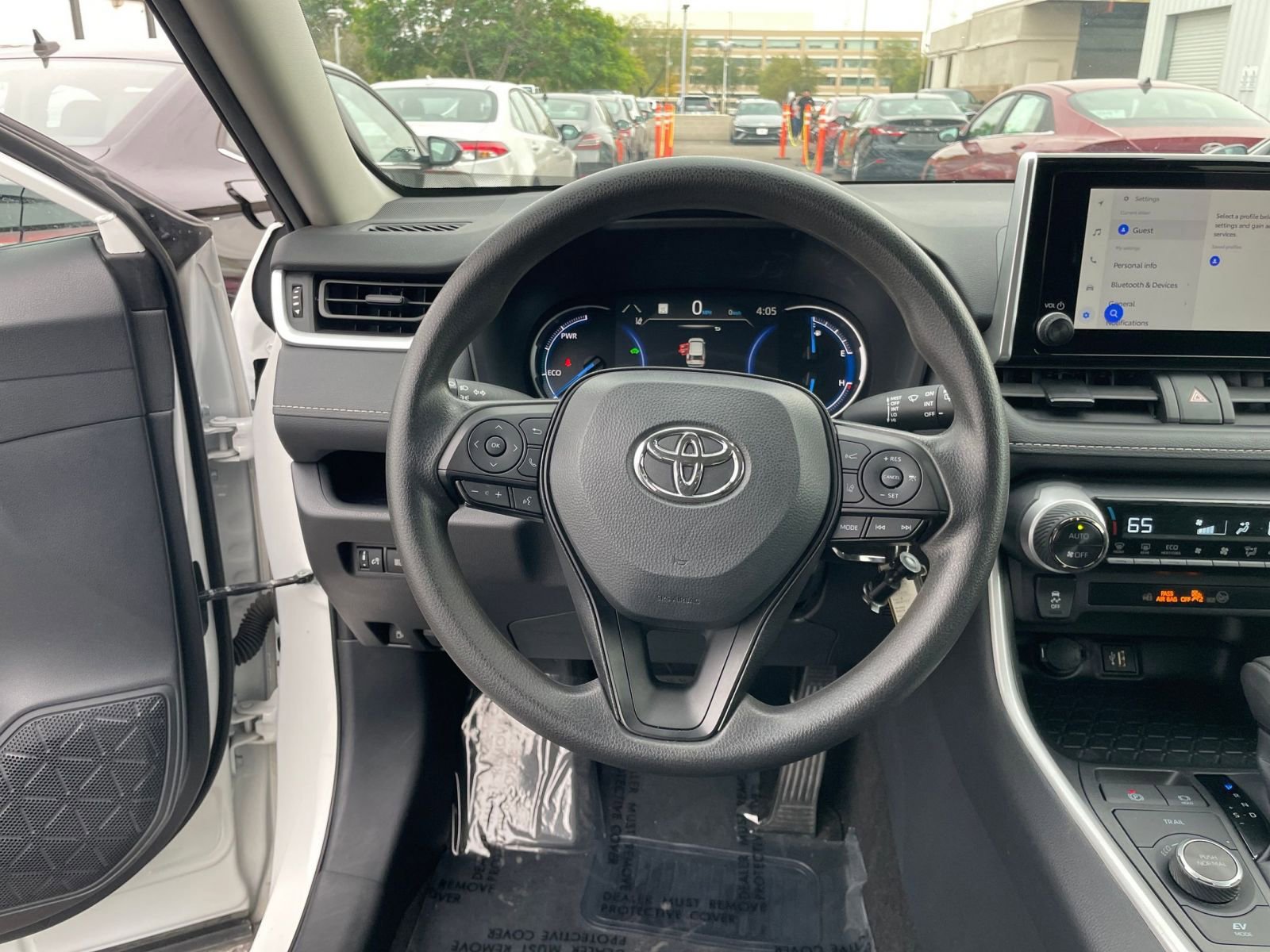 Used 2025 Toyota RAV4 LE image 27