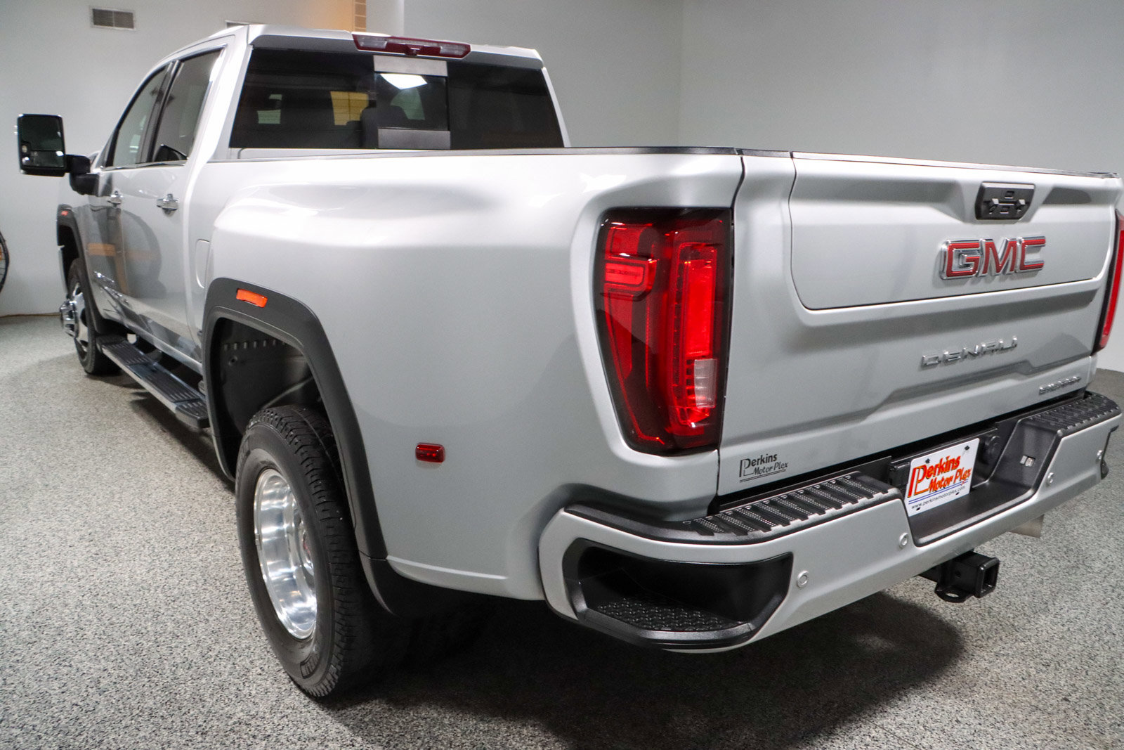Used 2022 GMC Sierra 3500 Denali image 9