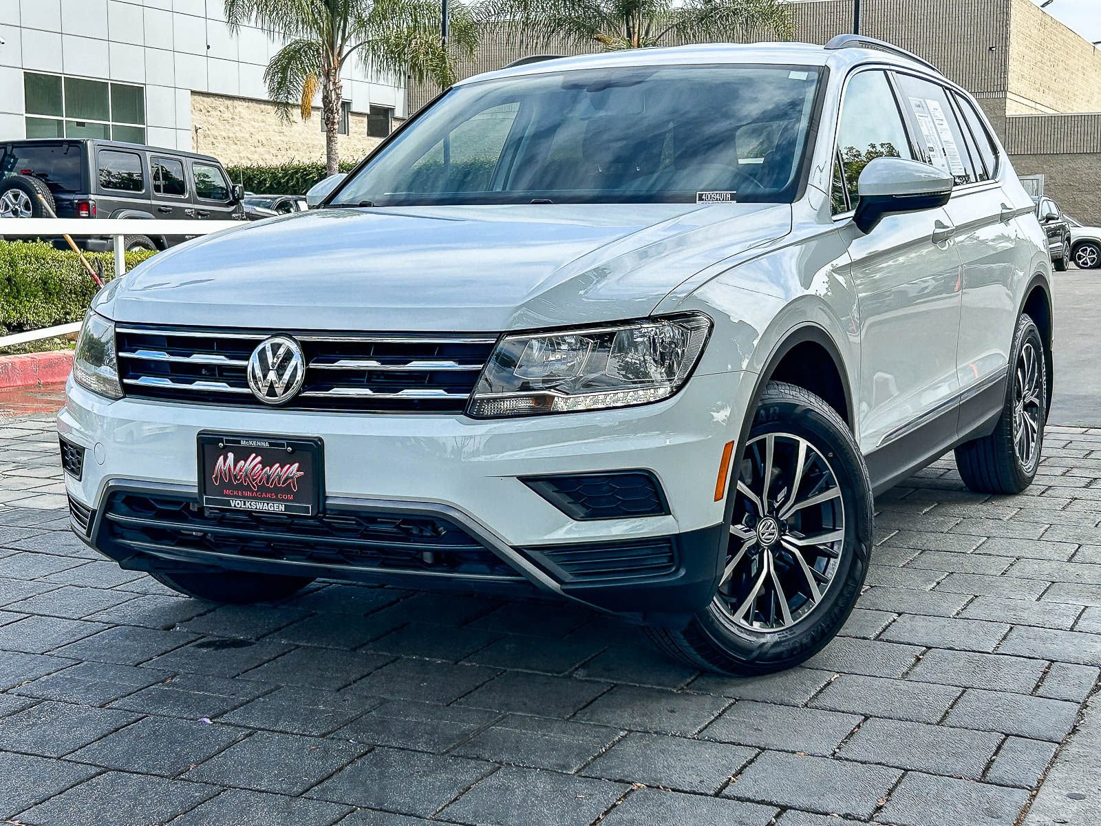 Used 2020 Volkswagen Tiguan SE FWD image 1