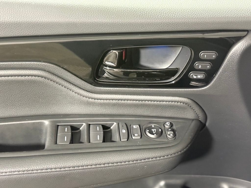 Used 2025 Honda Odyssey Elite image 23