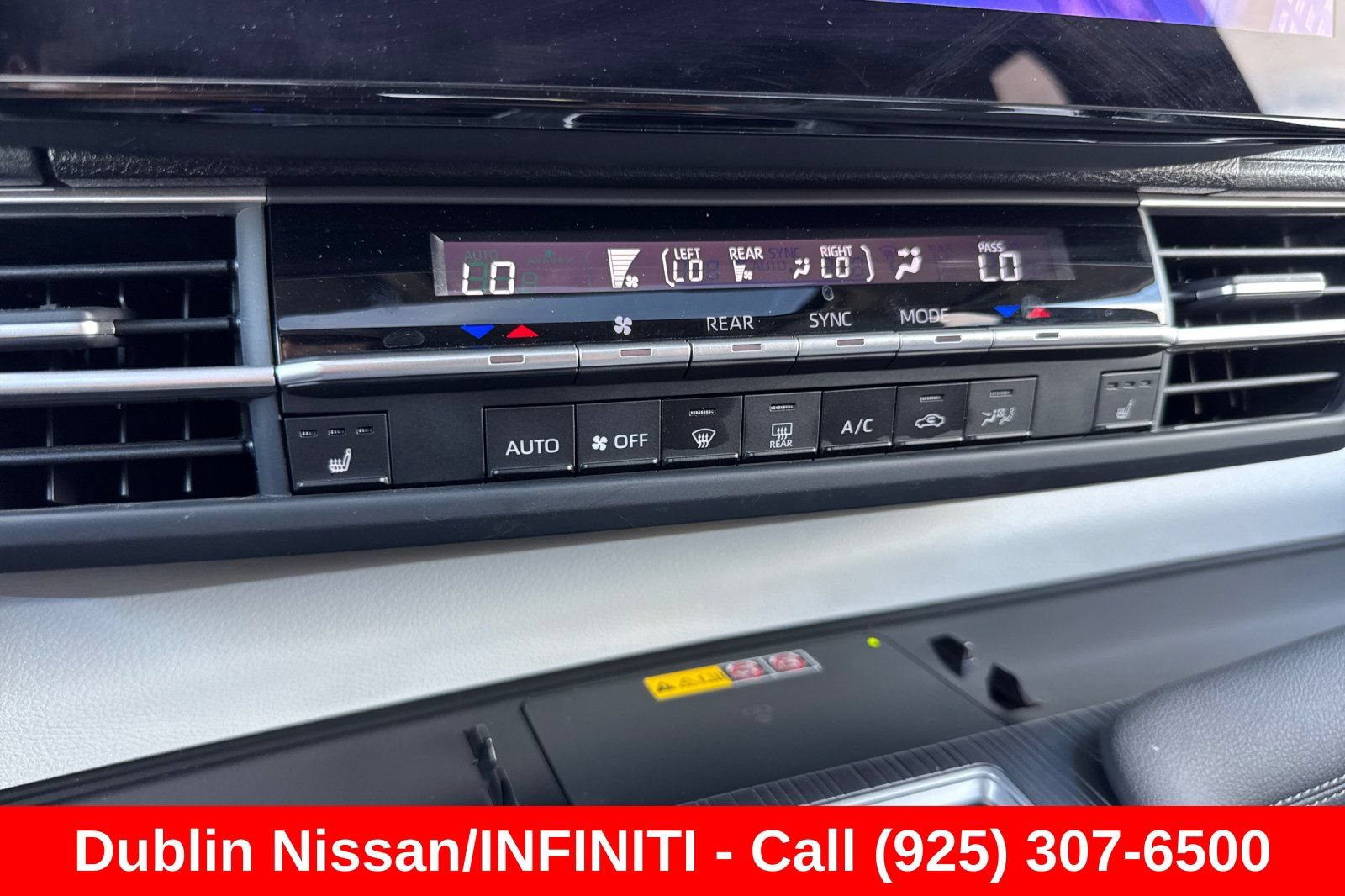 Used 2025 Toyota Sienna XLE FWD image 29