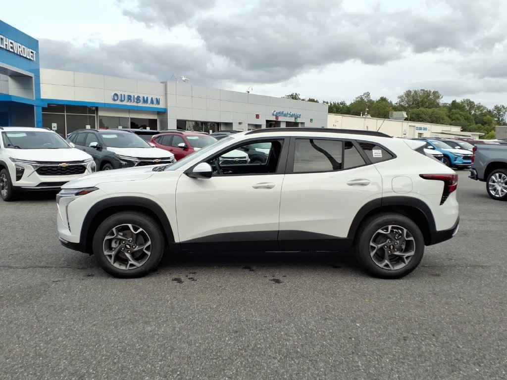 New 2026 Chevrolet Trax LT w/ LT Convenience Package FWD image 6