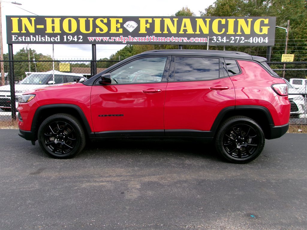 Used 2023 Jeep Compass Latitude w/ Sun and Sound Group image 1