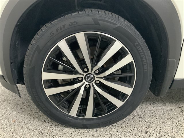 Used 2023 Nissan Pathfinder Platinum image 11