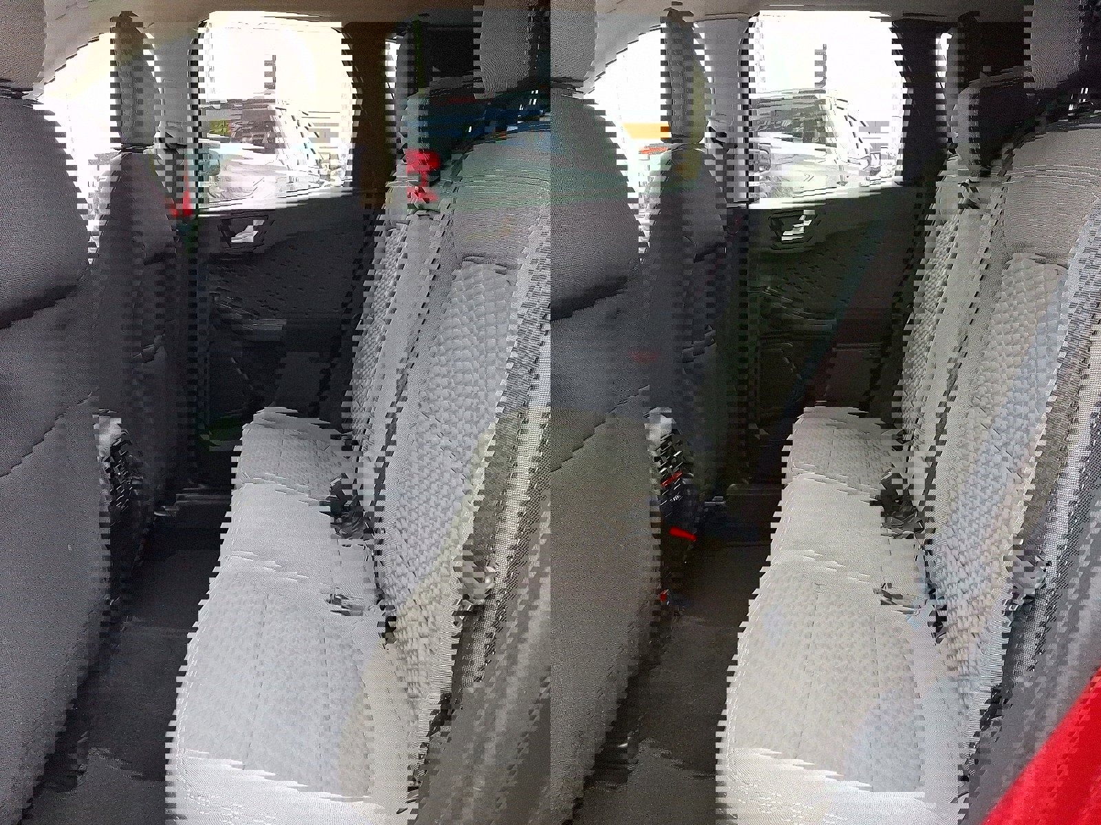 Used 2020 Ford Escape SE image 9