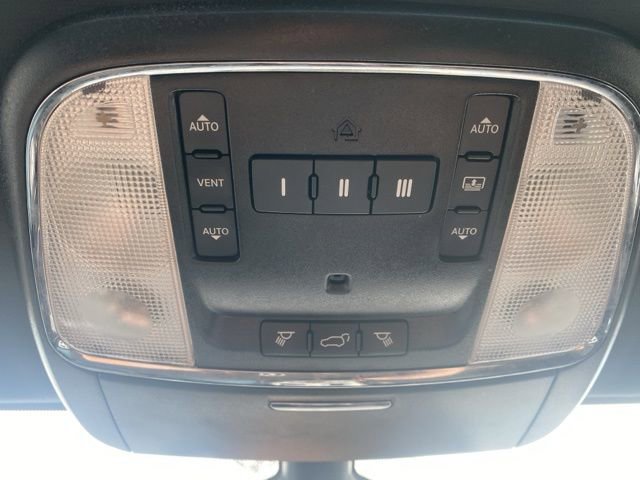 Used 2020 Jeep Grand Cherokee Limited w/ Luxury Group II image 24