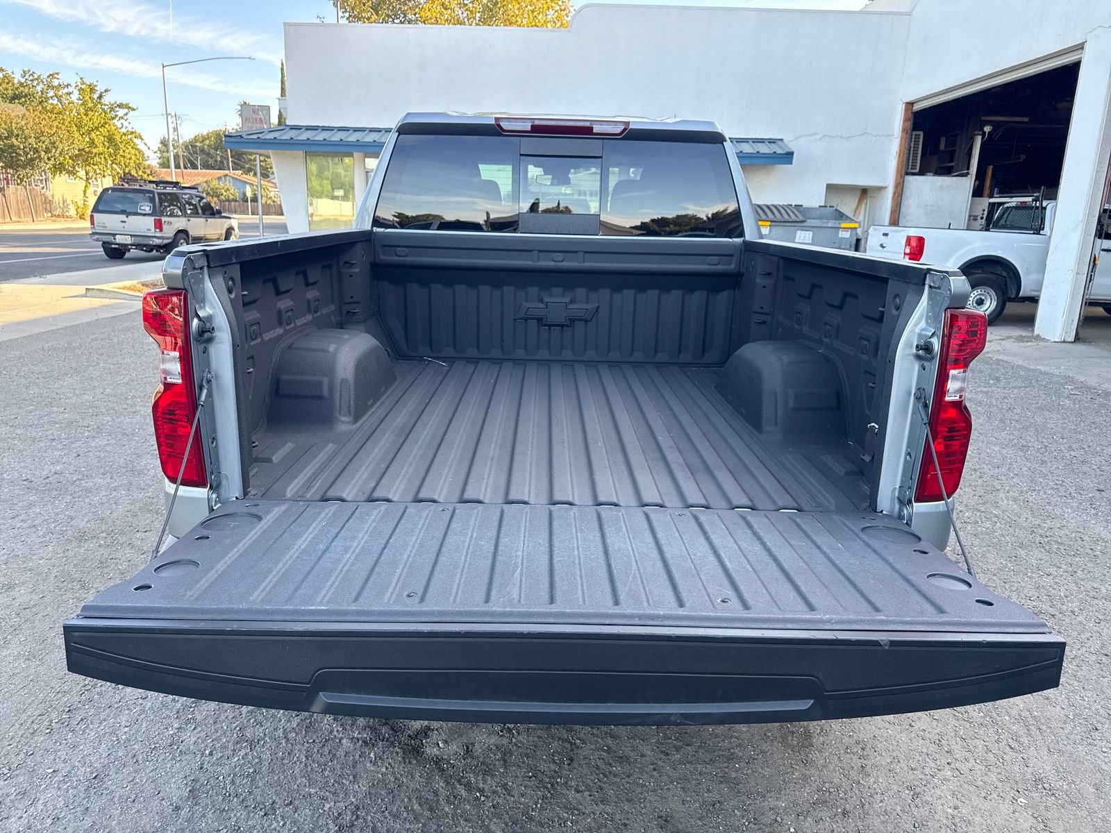 Used 2025 Chevrolet Silverado 1500 LT AWD/4WD image 23