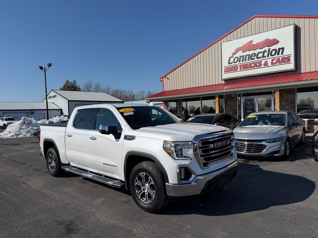 Used 2021 GMC Sierra 1500 SLT image 2