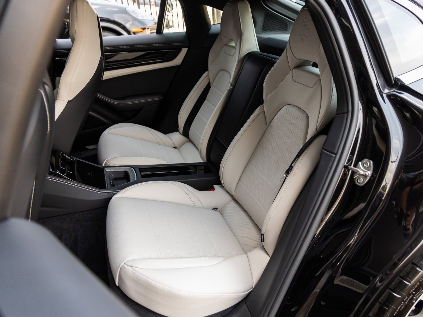 Certified 2025 Porsche Panamera image 35