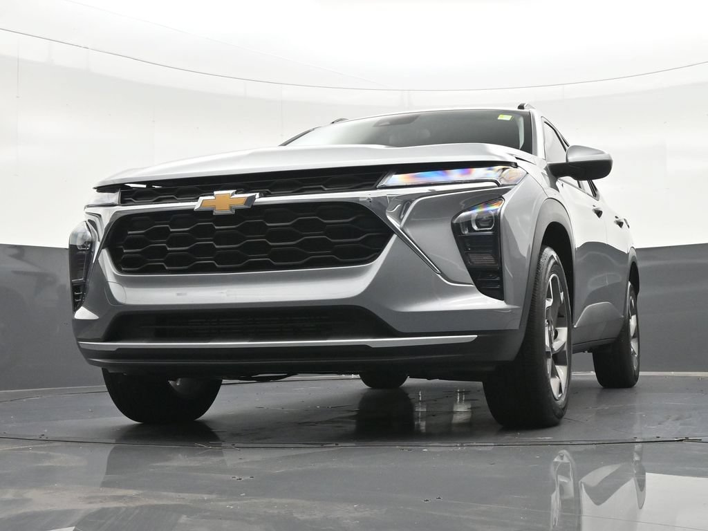 Used 2025 Chevrolet Trax LT FWD image 32