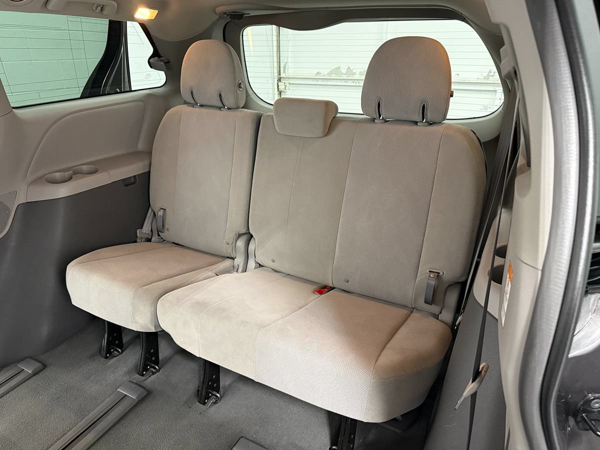 Used 2019 Toyota Sienna L FWD image 13