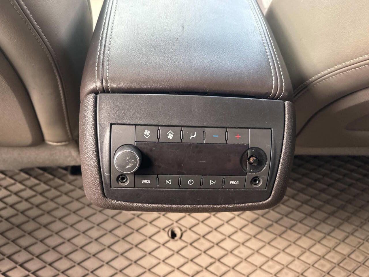 Used 2014 GMC Acadia Denali image 18