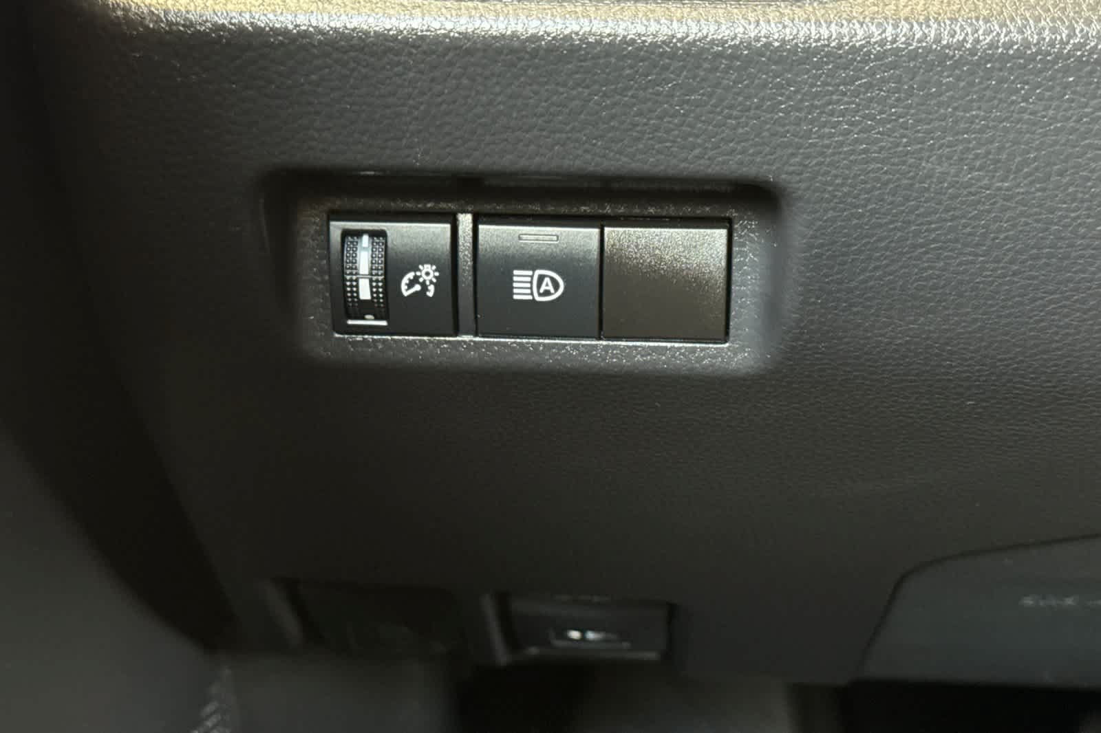 Used 2022 Toyota RAV4 XLE AWD/4WD image 29