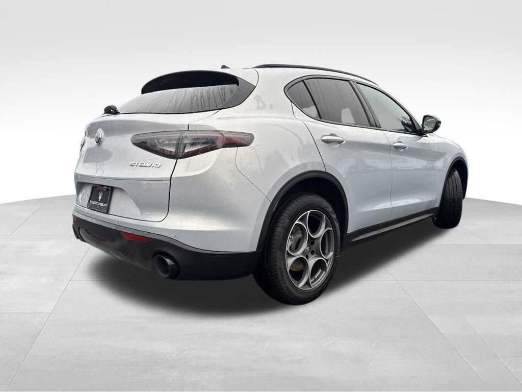 New 2025 Alfa Romeo Stelvio Sprint image 7