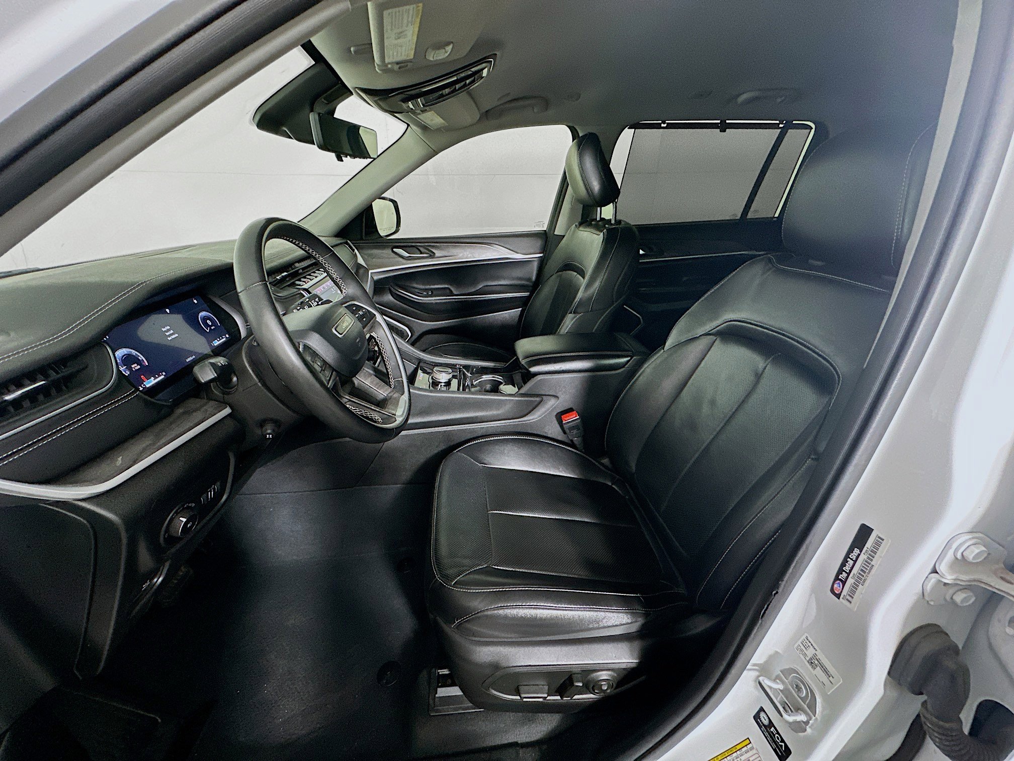 Used 2023 Jeep Grand Cherokee L Limited w/ Luxury Tech Group II image 13