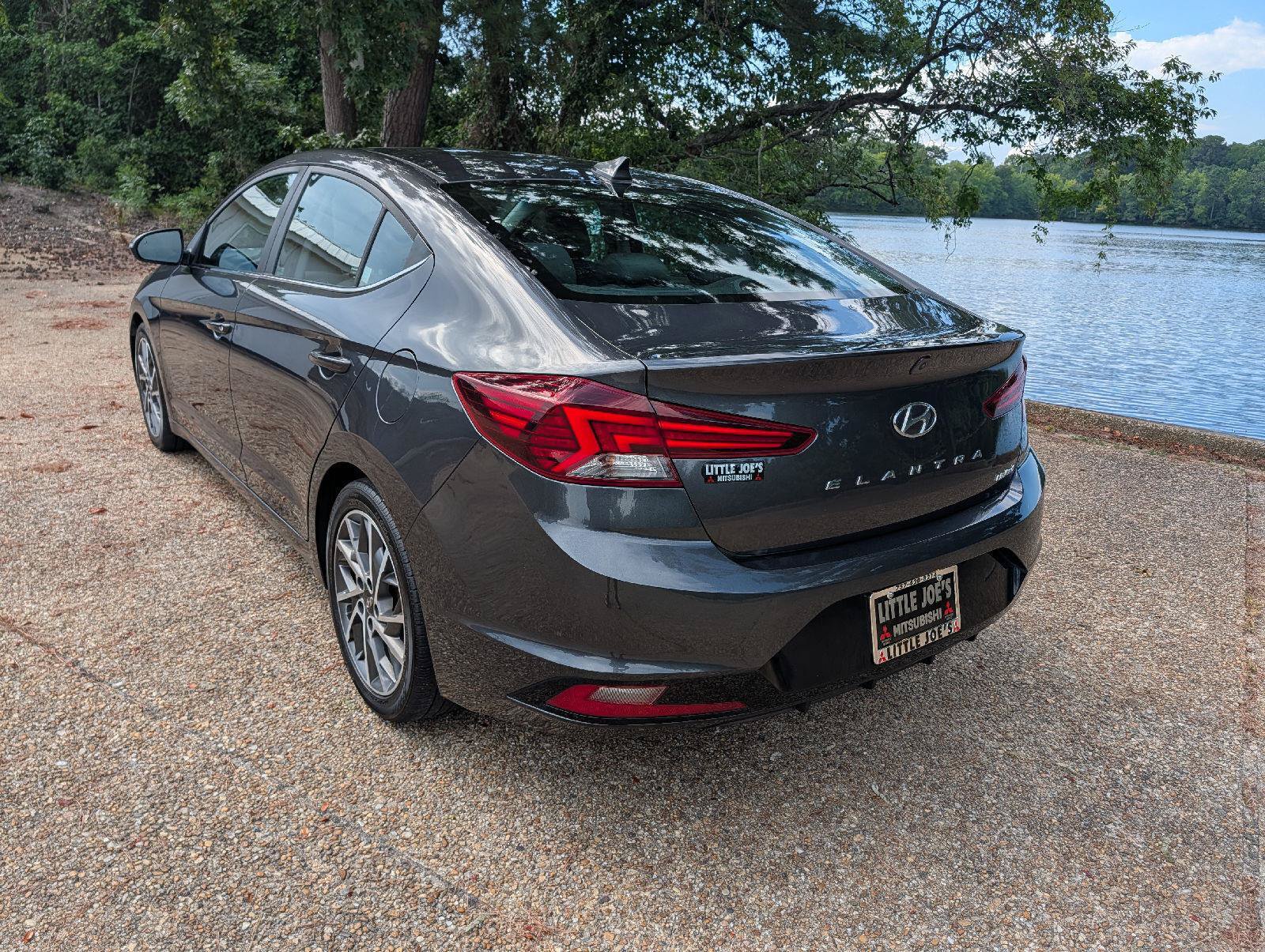 Used 2020 Hyundai Elantra Limited w/ Ultimate Package 03 FWD image 6