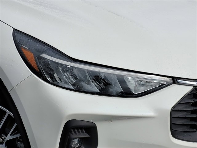 New 2025 Ford Escape SE image 10