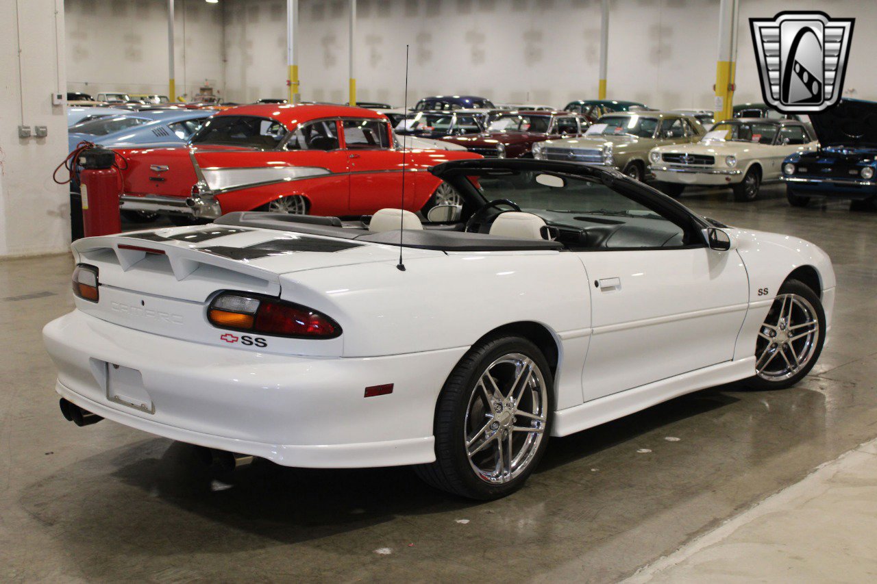 Used 2001 Chevrolet Camaro Z28 w/ SS Performance/Appearance Pkg image 18