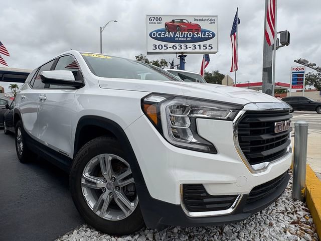 Used 2023 GMC Terrain SLE image 1