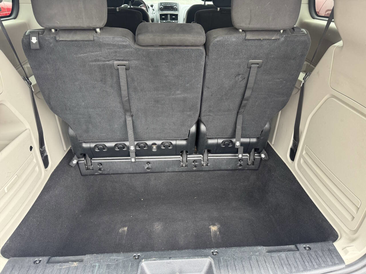 Used 2016 Dodge Grand Caravan SXT w/ Rear Park Assist Package FWD image 9