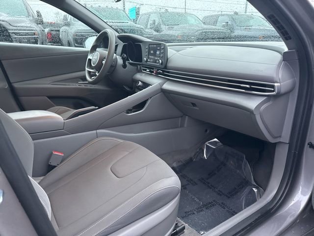 Used 2022 Hyundai Elantra SEL image 8