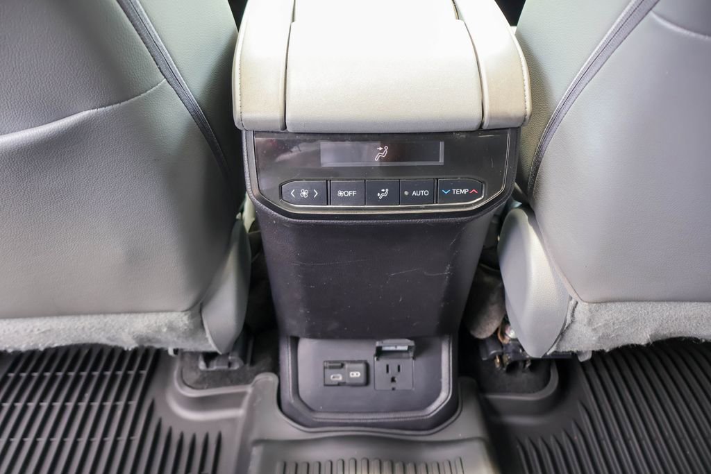 Used 2023 Toyota Highlander Limited FWD image 22