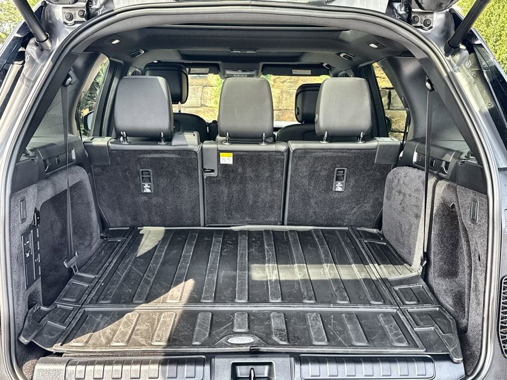 Certified 2025 Land Rover Discovery S image 18