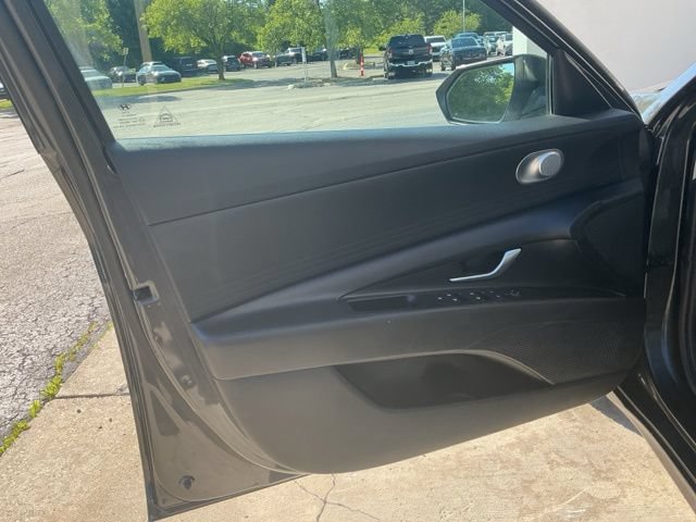 Used 2022 Hyundai Elantra SEL w/ Cargo Package FWD image 14