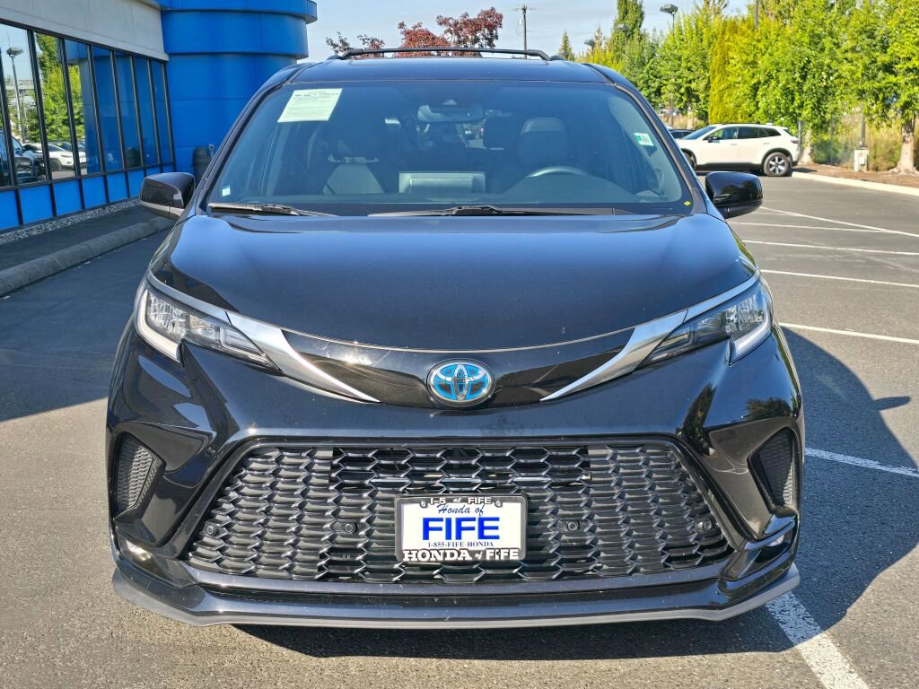 Used 2022 Toyota Sienna XSE image 8