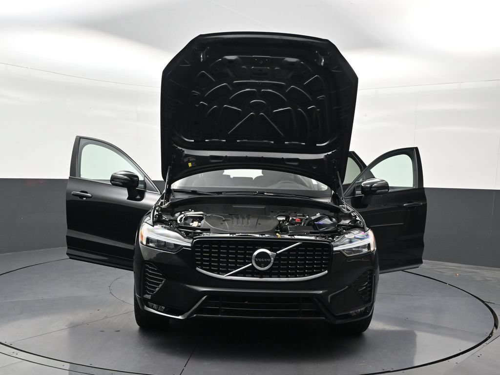 Certified 2024 Volvo XC60 B5 Plus w/ Climate Package AWD/4WD image 37