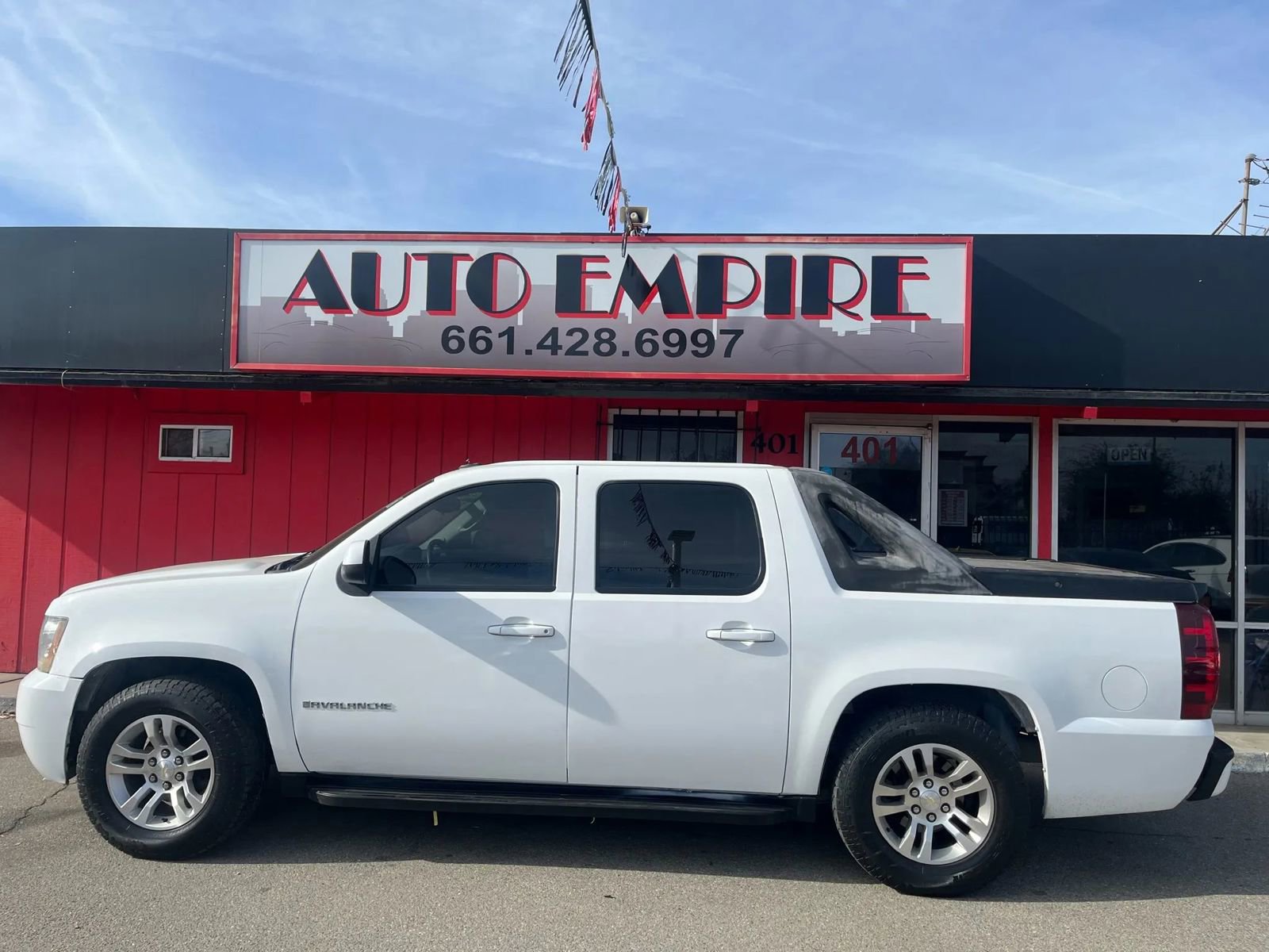 Used 2009 Chevrolet Avalanche LT image 1