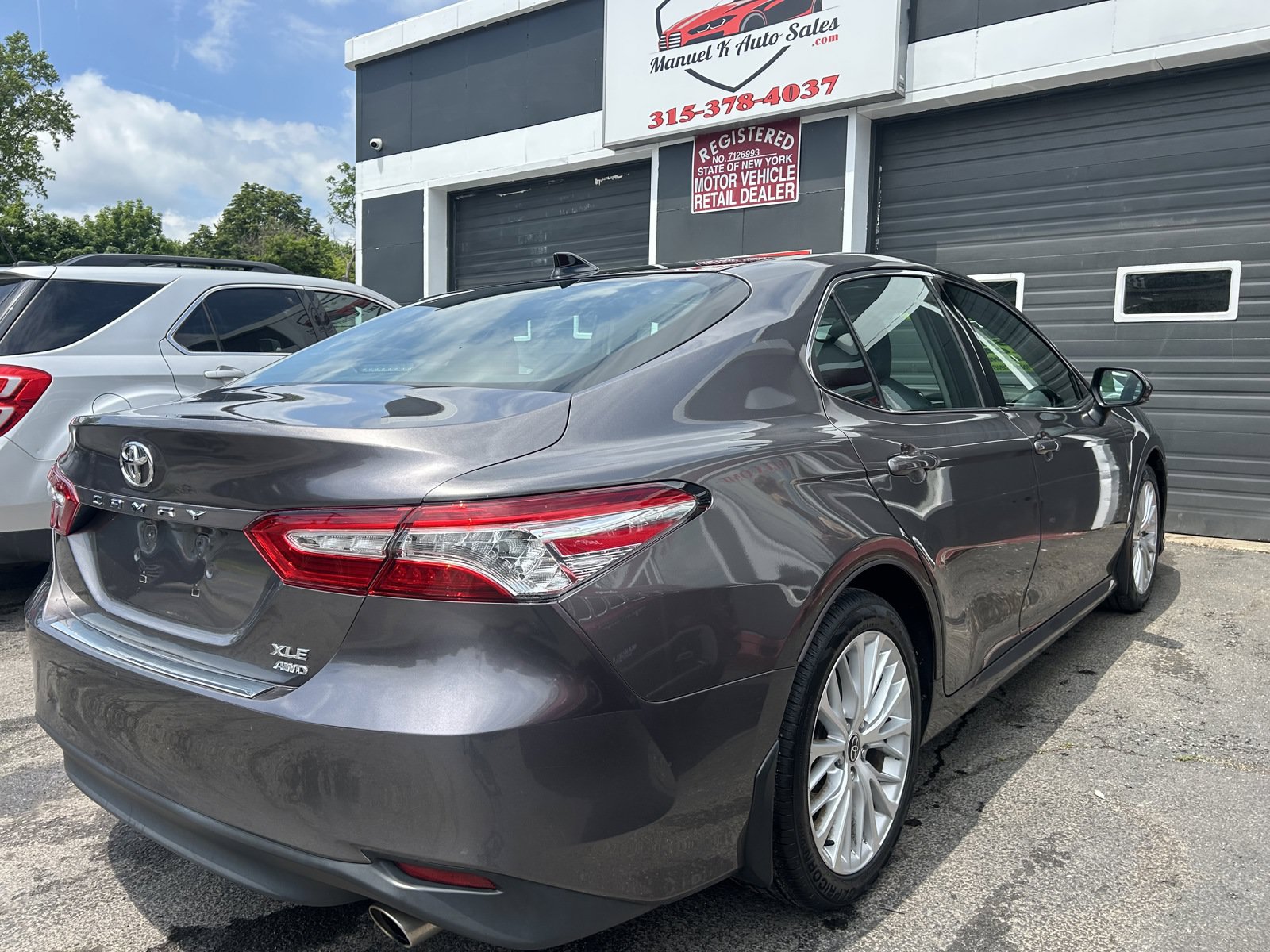 Used 2020 Toyota Camry XLE AWD/4WD image 8