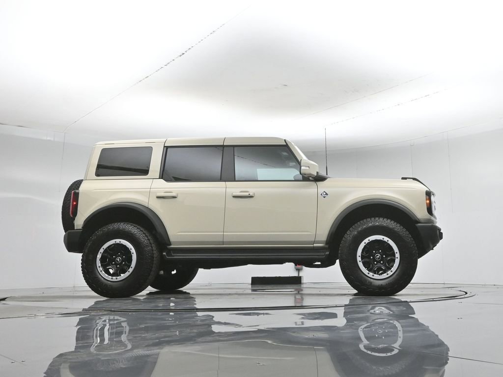 Certified 2025 Ford Bronco Outer Banks w/ Sasquatch Package AWD/4WD image 50