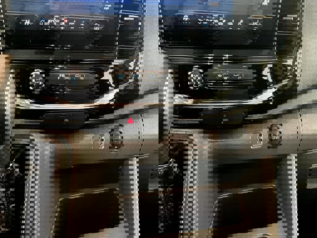 Used 2024 Ford Transit 350 XLT image 25