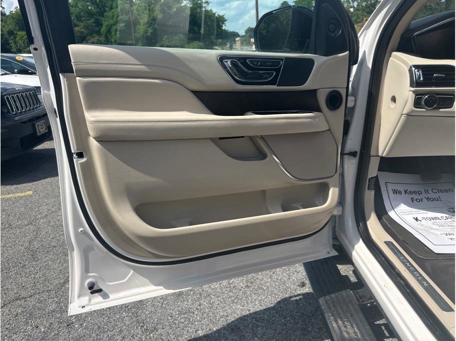 Used 2018 Lincoln Navigator Reserve w/ Technology Package image 15