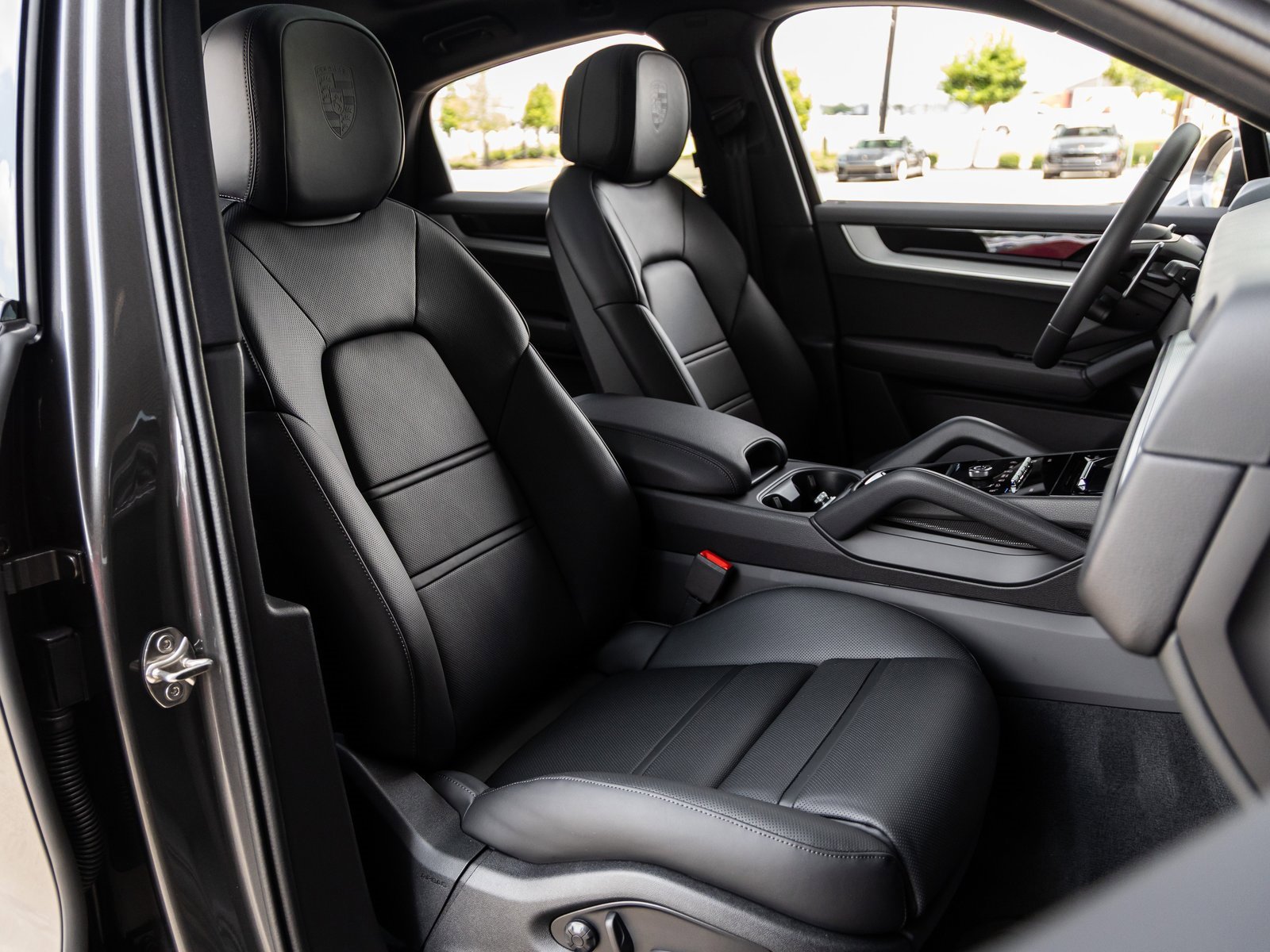 Certified 2025 Porsche Cayenne Coupe image 45