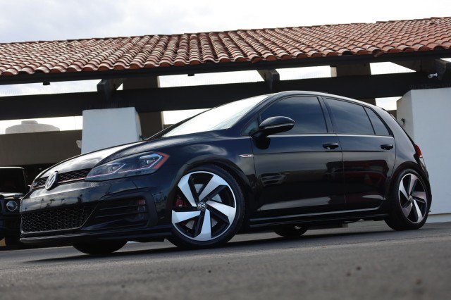 Used 2018 Volkswagen GTI SE w/ SE Leather Package FWD image 3
