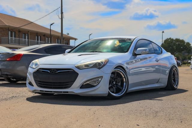 Used 2015 Hyundai Genesis 3.8 image 1