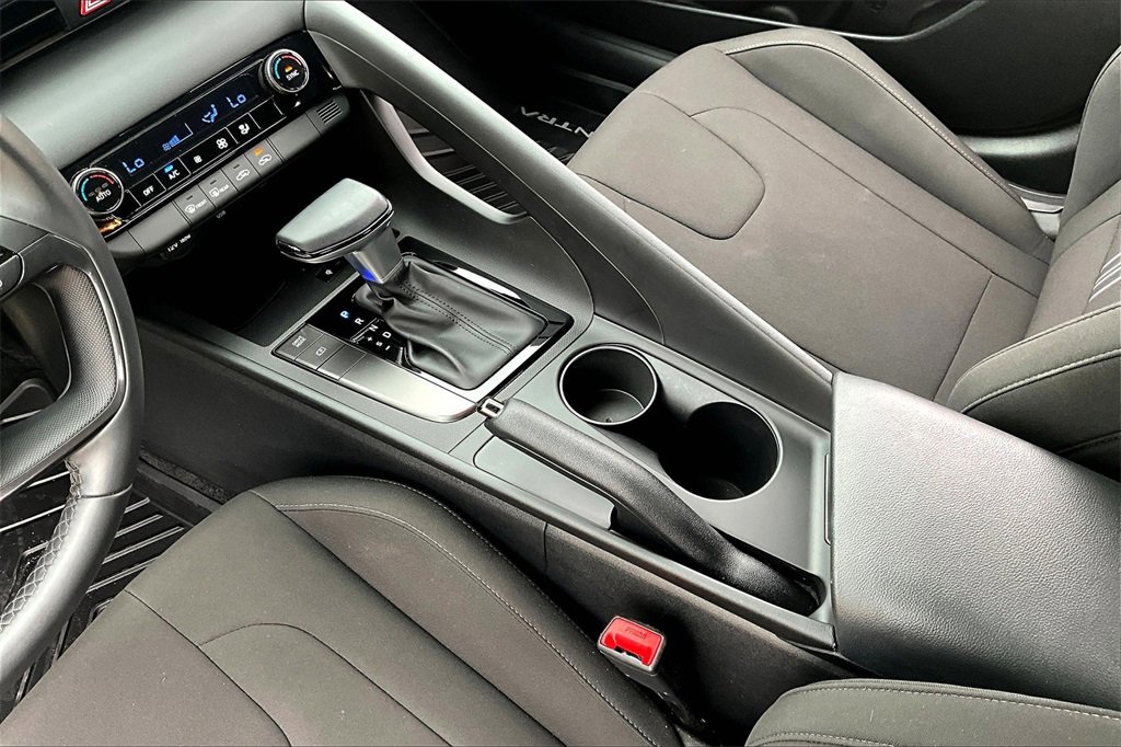 Certified 2025 Hyundai Elantra Sport image 15