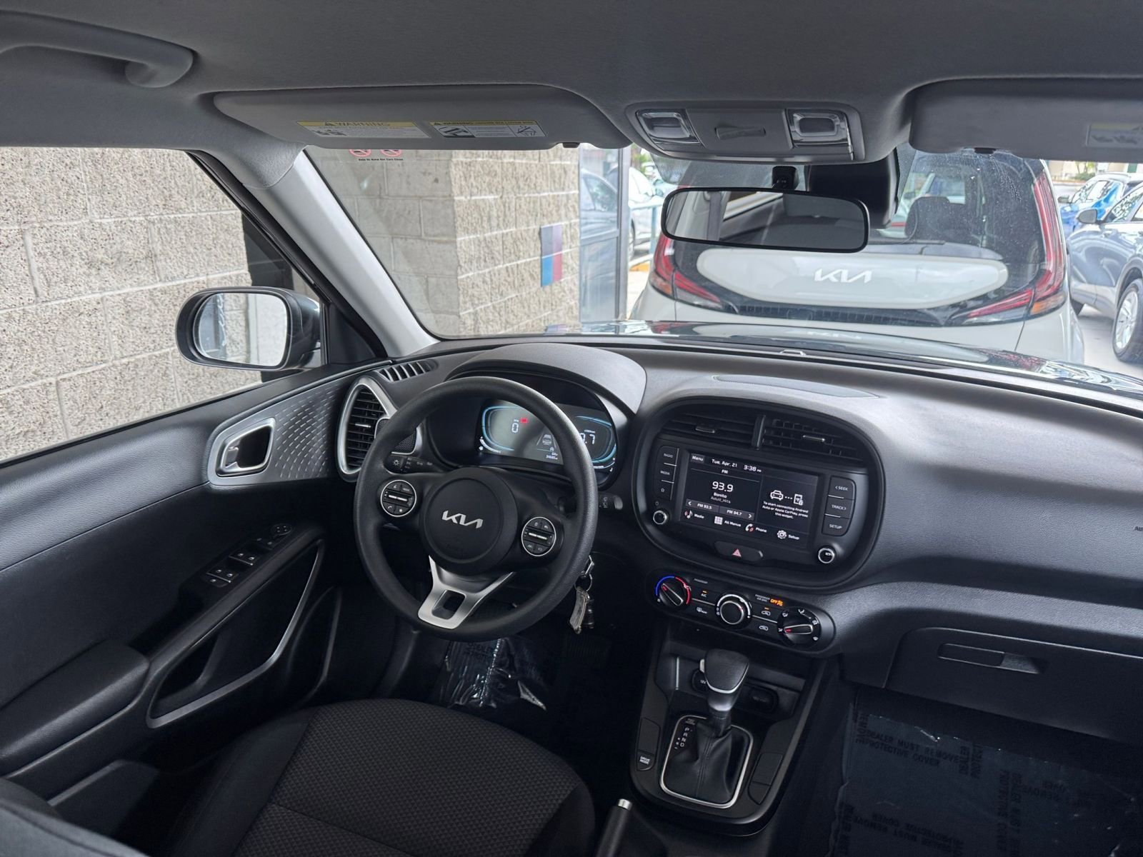 Used 2025 Kia Soul LX w/ LX Technology Package image 32