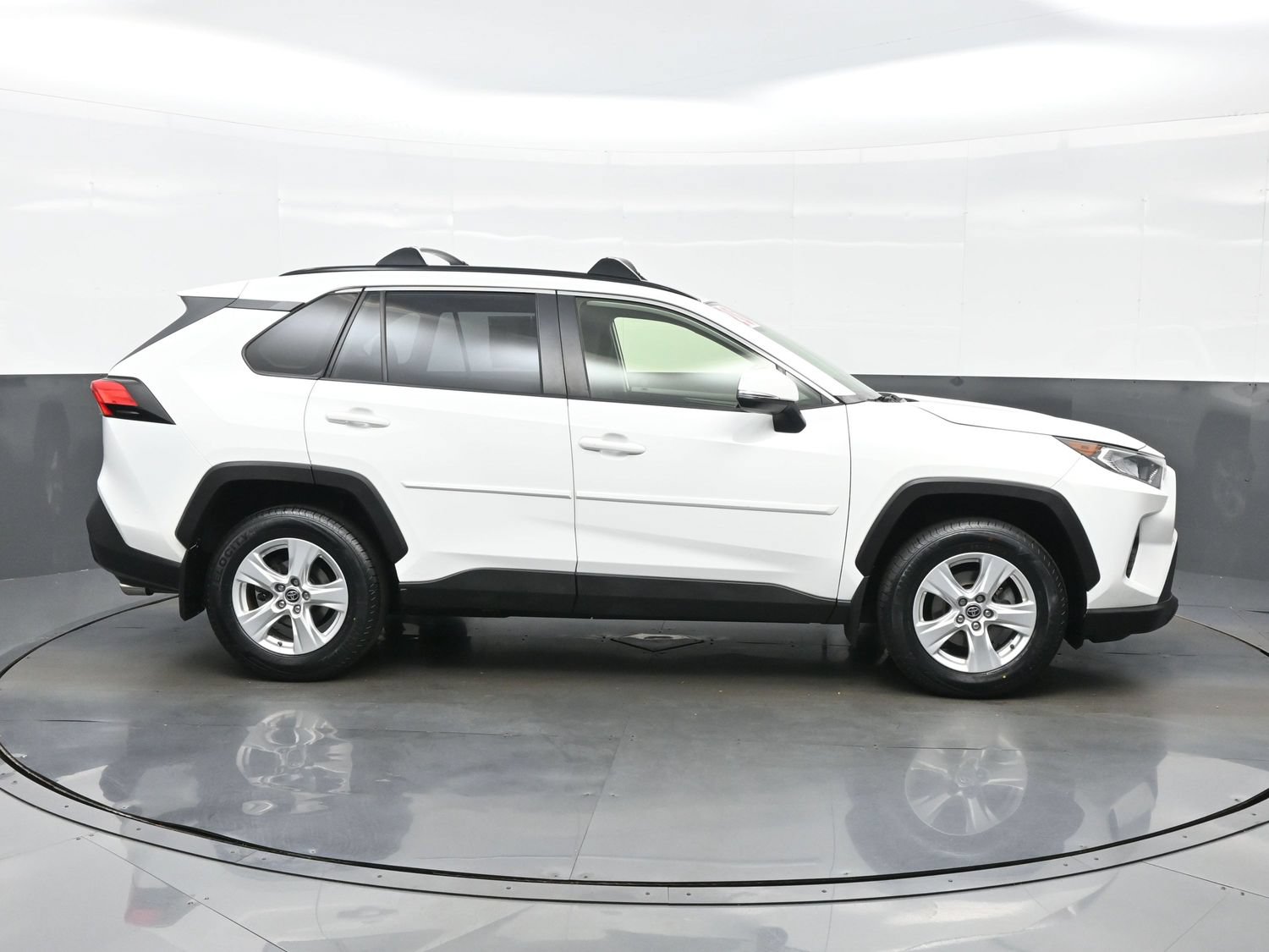 Used 2020 Toyota RAV4 XLE w/ XLE Grade Weather Package AWD/4WD image 7