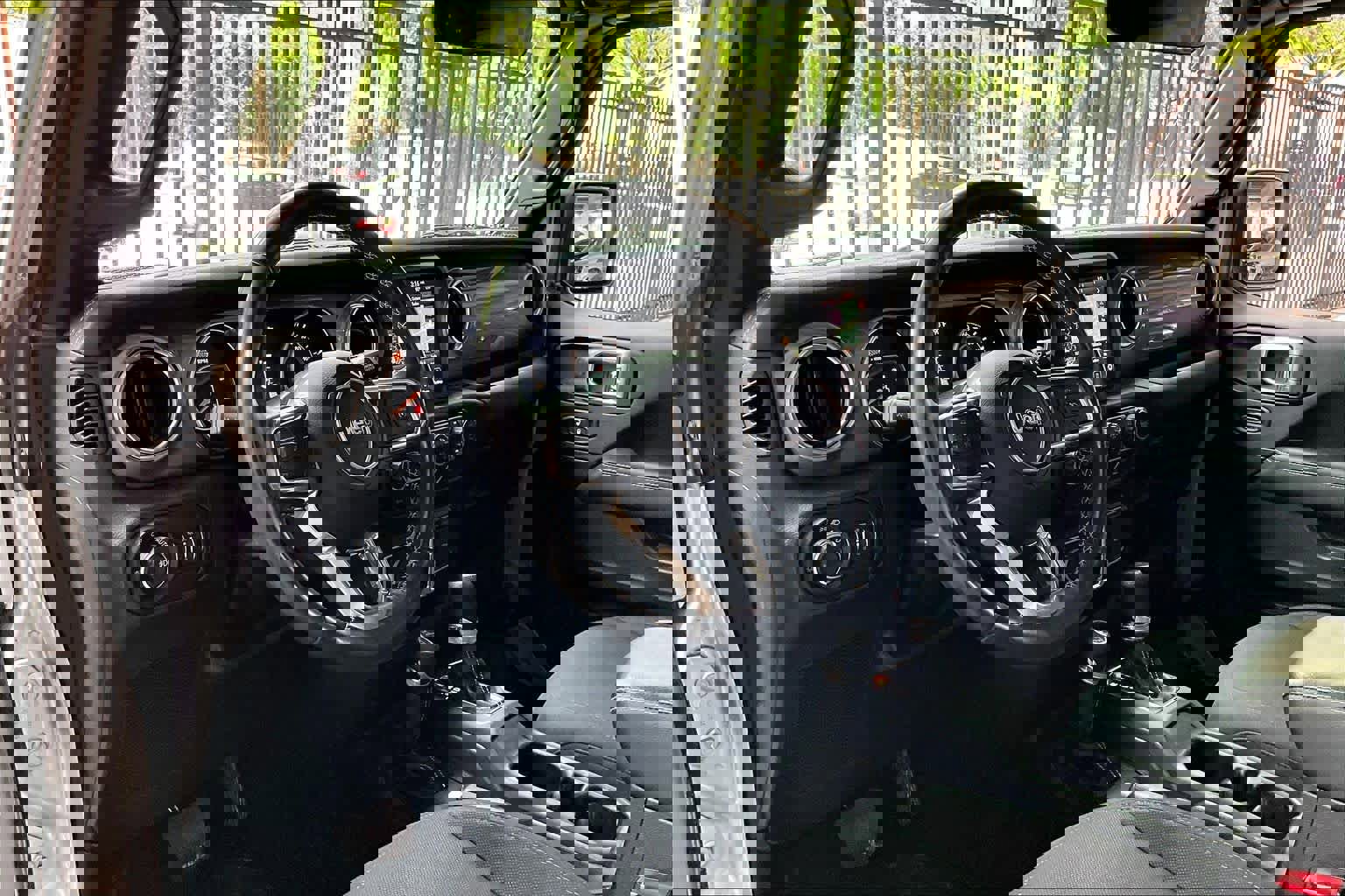 Used 2022 Jeep Wrangler Unlimited Sahara w/ Cold Weather Group AWD/4WD image 17