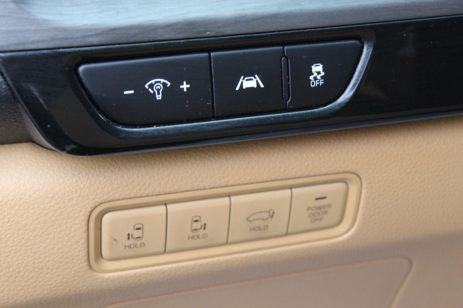 Used 2024 Kia Carnival EX image 25